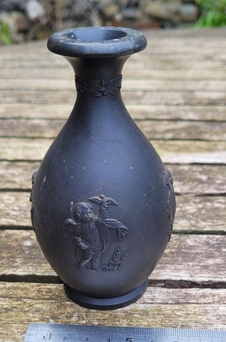 Wedgwood black basalt - basalt, bud