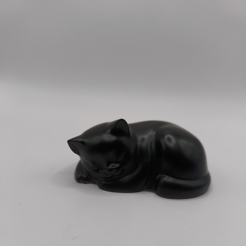 Small resin sleeping kitten - small,