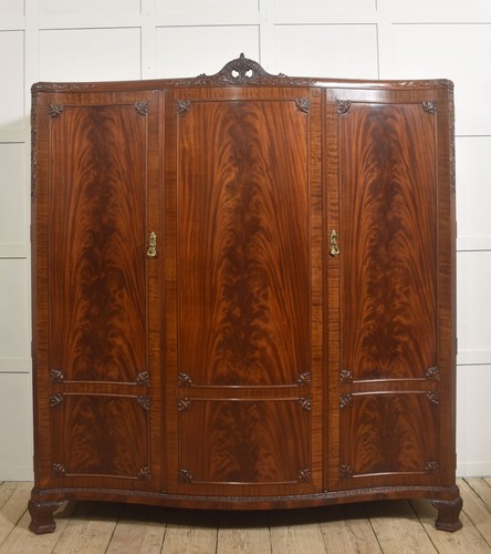 Mahogany three door compactum - door,