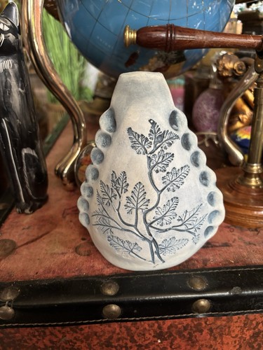 Blue white vase - blue,
