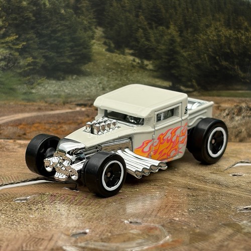 Hot wheels bone shaker white - bone,