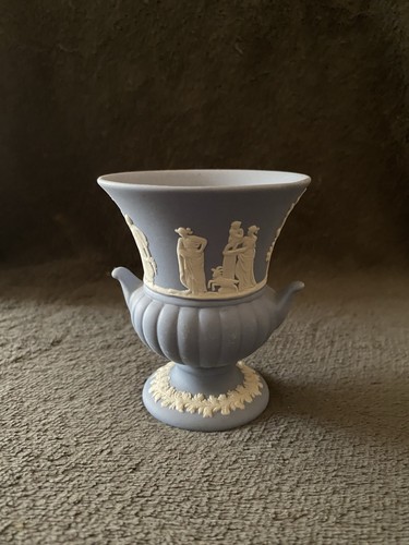 Wedgwood blue jasperware - blue,