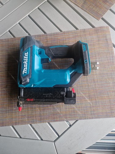 Makita pt353 18v lxt - ,