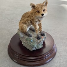 Leonardo Fox Figurine, Nature  Studies Collection, 1994, on wooden base. VGC