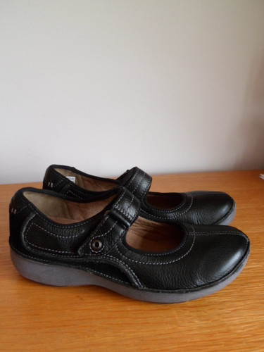 Ladies black leather clarks - black,