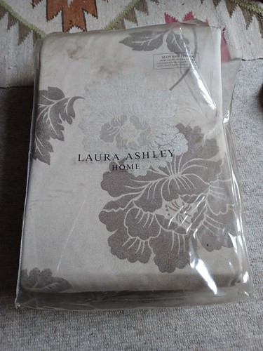 Beautiful laura ashley - laura,