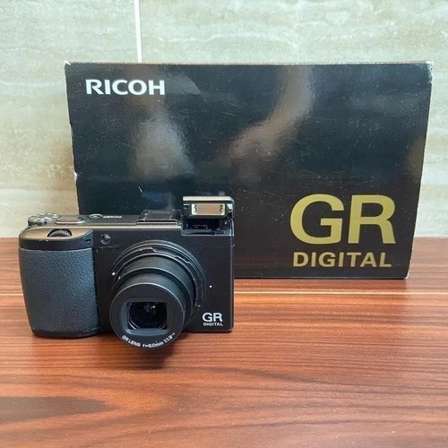 Ricoh digital iii compact - gr,