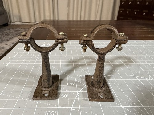 Set iron pipe - of, clamps