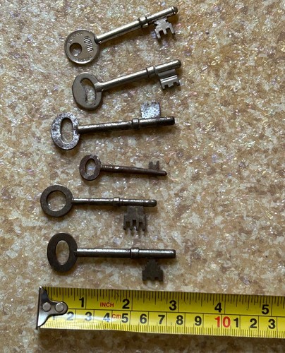 Old vintage keys - old,