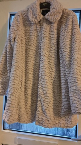Gorgeous cream faux - cream, fur