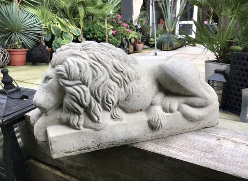 Detailed large lion plynth - large,