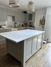 kitchen island/breakfast Bar