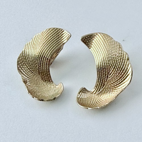 Vintage avon ribbed gold tone - ribbed,