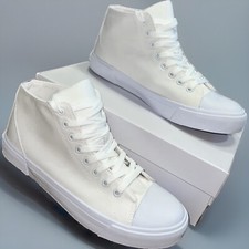 NEW & BOXED SIZE UK-9 AKEDO