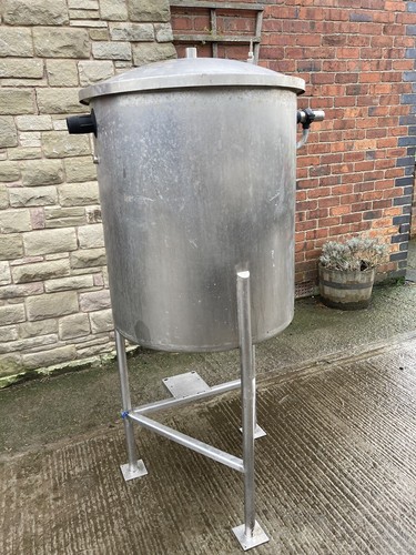 Stainless steel vertical tank - steel,