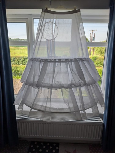 Dress hoop under skirt - under, full