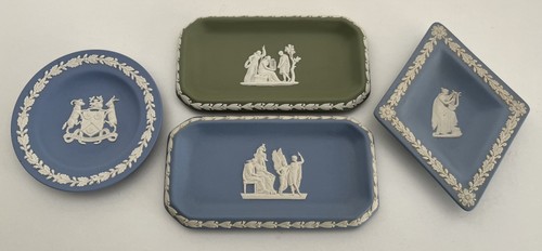 Wedgwood jasper ware pin - x,