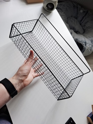 Black metal wire - , hanging