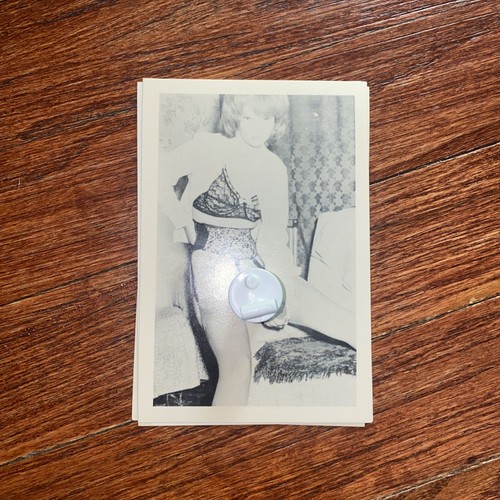 Risque post card cheesecake - post,