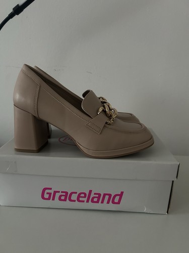 Fashionable brand shoes - , in