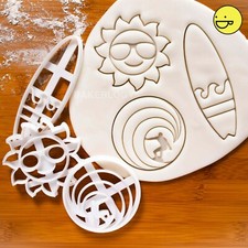 Set of 3 cookie cutters: Surfer, Surfboard & Sun | Summer beach party biscuit