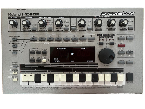 Roland 303 groovebox - mc-303,