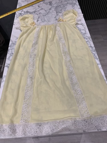 Gorgeous vintage pale - gorgeous,