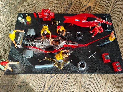 Diorama stand pitcrew - diorama,