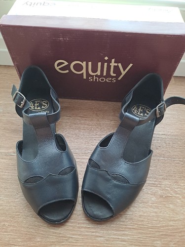 New ladies shoes - new, black