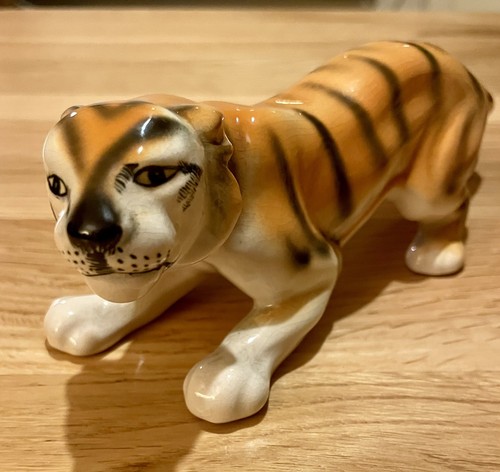 Vintage porcelain crouching - vintage,