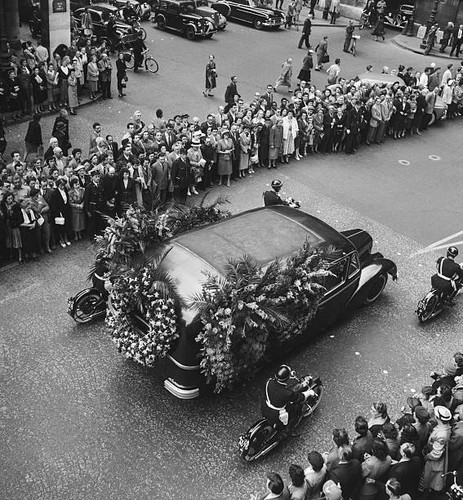 Arrival hearse carrying - arrival,