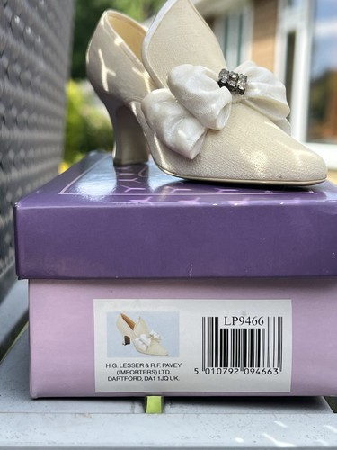 Miniature shoe ornament - shoe, cream