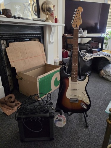 Vintage electric guitar amp - electric,