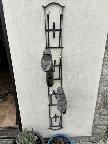Black wall mounted boot rack - black,