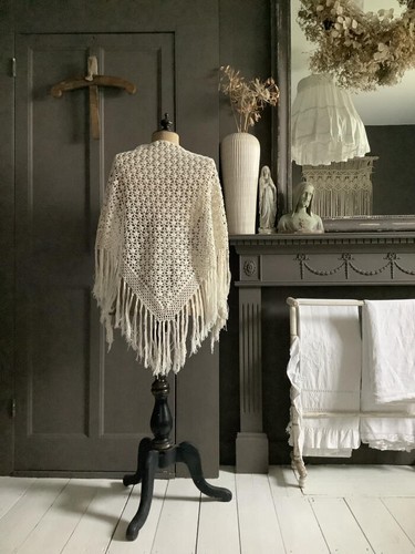 Pretty vintage french hand - ~pretty,