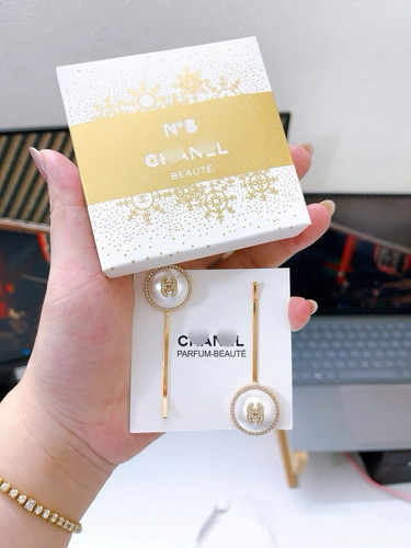 Chanel beauty pearl - hair, clips