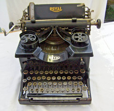 ANTIQUE 1915 TYPEWRITER ROYAL