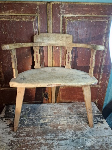 Antique peasant spinning chair