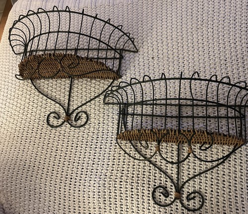 Two wicker wire wall - two,