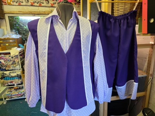 Pantomime male chorus panto - pantomime,