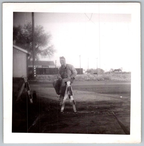 Vtg snapshot smiling man - snapshot,