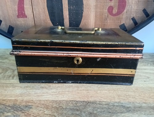 Large vintage metal cash - large,