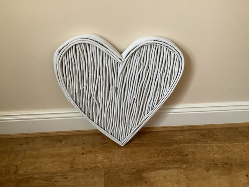 White wicker heart - white,
