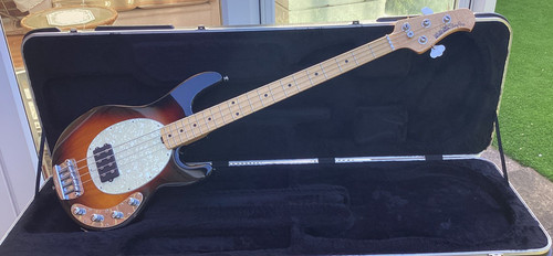 Ernie ball musicman stingray - ernie,