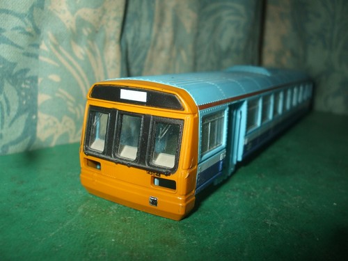 Hornby class 142 - 142, railbus