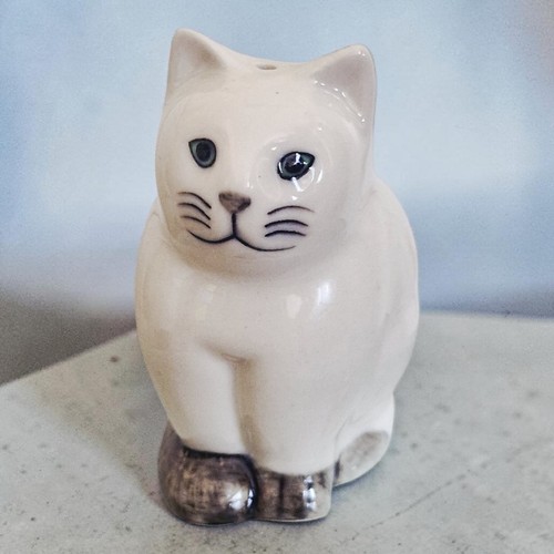 Quail pottery off - quail, white