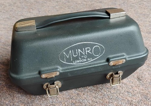 Munro hand held anemometer - hand,