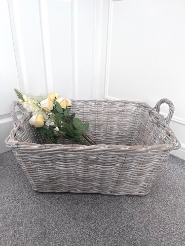 Wicker basket with - with,