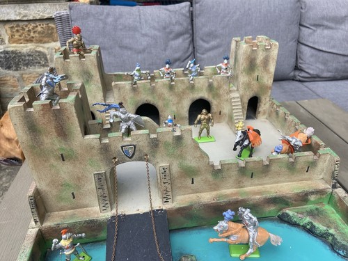 Vintage binbak medieval - binbak, castle