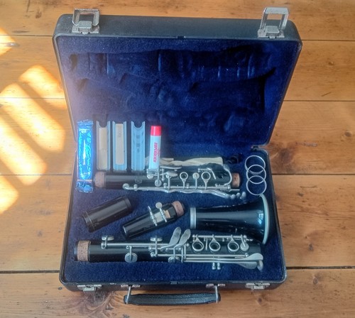 Clarinet musical instrument - -,